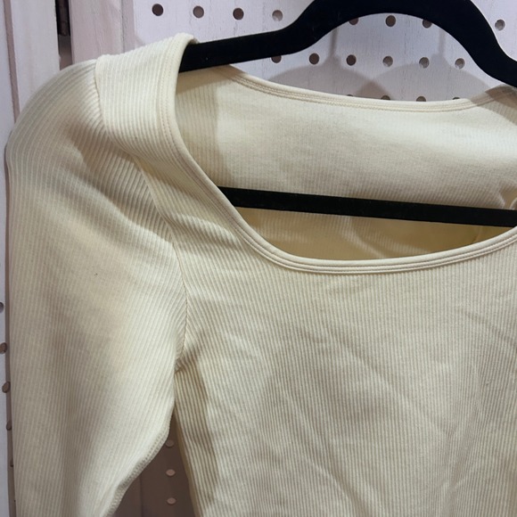 OQQ Ribbed Long Sleeve Cropped Top Cream M Scoop Neck - Picture 2 of 4